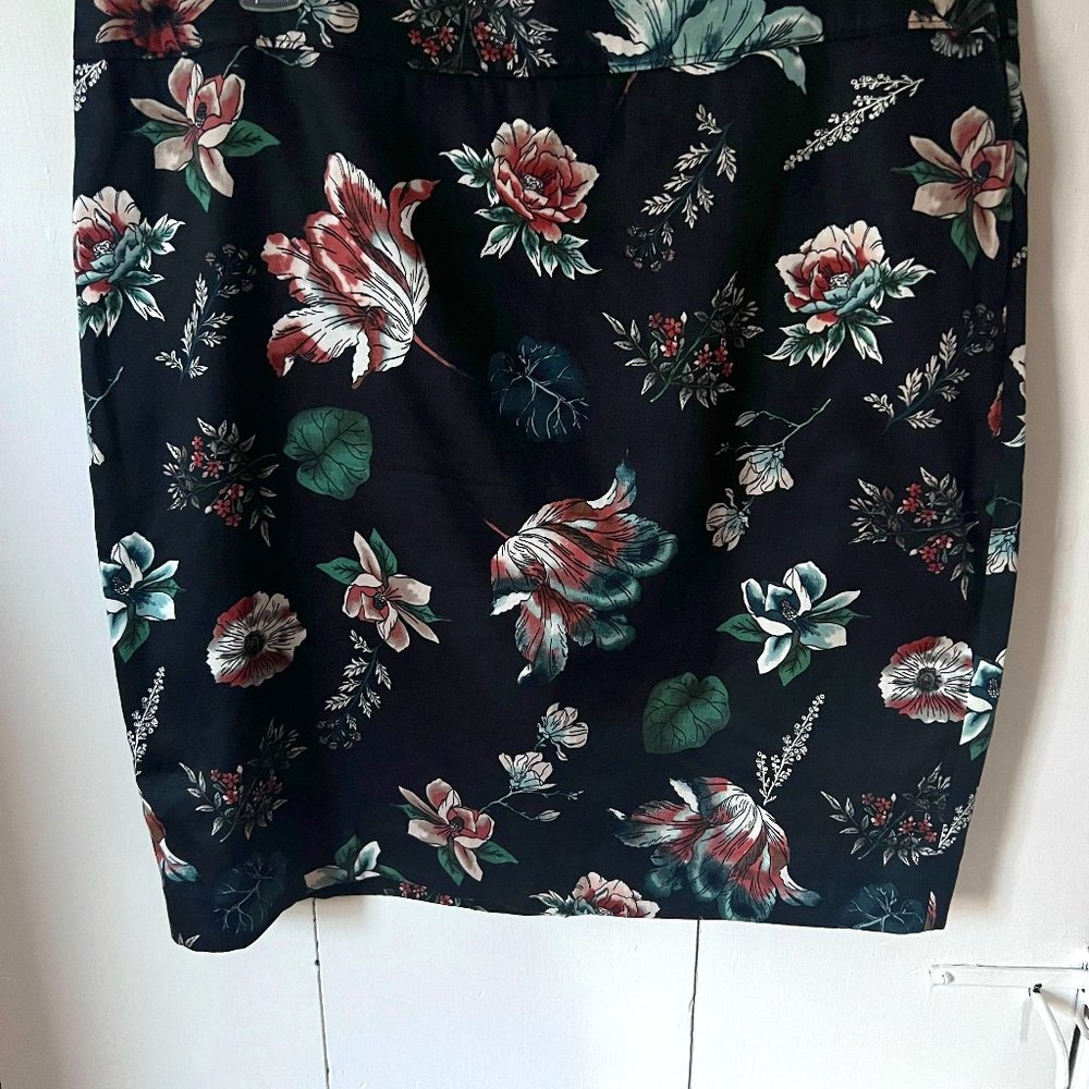 Loft Outlet Black Floral Skirt, NWT, size 12